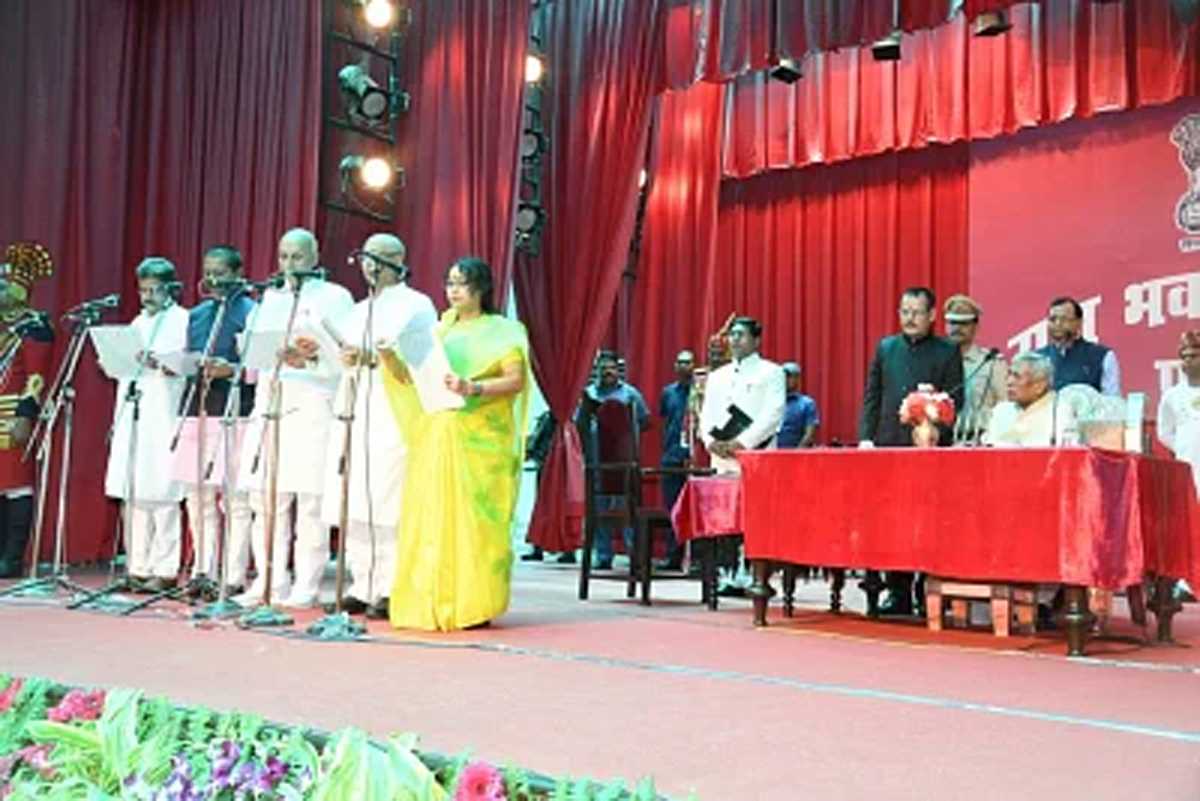 बिहार मंत्रिमंडल के जरिए राजद अपने वोट बैंक को मजबूत करने में जुटी बिहार मंत्रिमंडल के जरिए राजद अपने वोट बैंक को मजबूत करने में जुटी